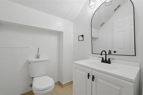 Townhouse in Tamarac, Florida 3 bedrooms, 142.7 sq.m. № 1836094 - photo 4