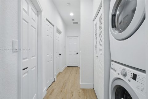 Townhouse in Tamarac, Florida 3 bedrooms, 142.7 sq.m. № 1836094 - photo 20