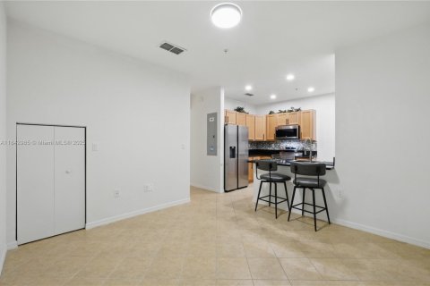Townhouse in Tamarac, Florida 3 bedrooms, 142.7 sq.m. № 1836094 - photo 7