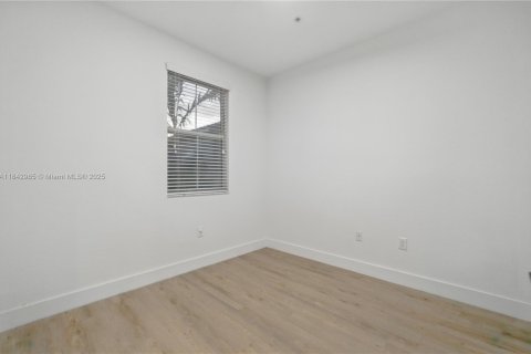 Townhouse in Tamarac, Florida 3 bedrooms, 142.7 sq.m. № 1836094 - photo 11