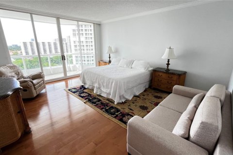 Condo in Aventura, Florida, 2 bedrooms № 2090732 - photo 24
