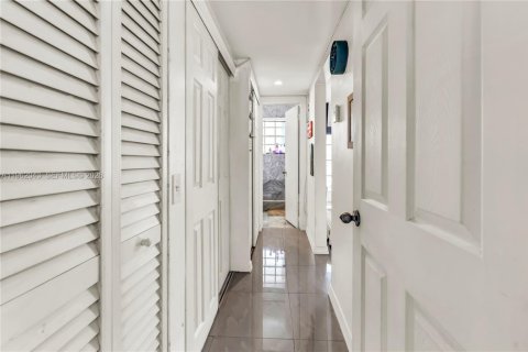 Купить кондоминиум в Майами-Бич, Флорида 1 спальня, 57.6м2, № 2024964 - фото 12