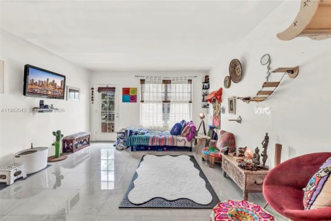 Купить кондоминиум в Майами-Бич, Флорида 1 спальня, 57.6м2, № 2024964 - фото 2