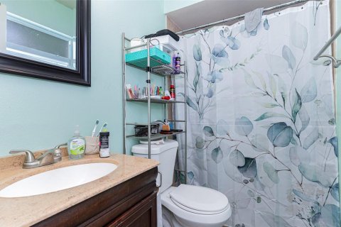 House in Palm Bay, Florida 3 bedrooms, 119.47 sq.m. № 1796490 - photo 11