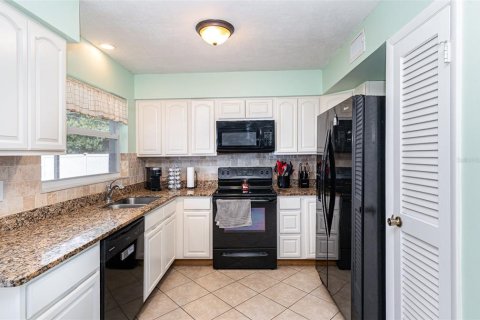 House in Palm Bay, Florida 3 bedrooms, 119.47 sq.m. № 1796490 - photo 9
