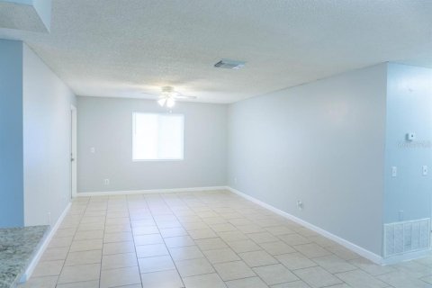 Condo in Brandon, Florida, 2 bedrooms  № 1900609 - photo 6