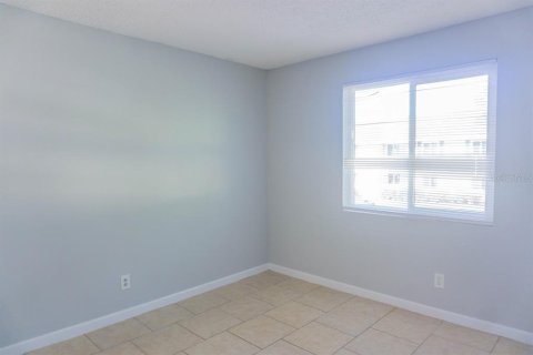 Condo in Brandon, Florida, 2 bedrooms  № 1900609 - photo 28