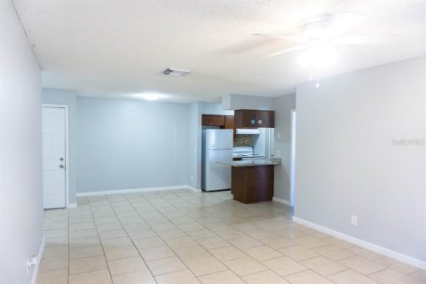 Condo in Brandon, Florida, 2 bedrooms  № 1900609 - photo 8