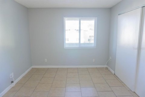 Condo in Brandon, Florida, 2 bedrooms  № 1900609 - photo 16