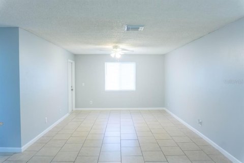 Condo in Brandon, Florida, 2 bedrooms  № 1900609 - photo 4