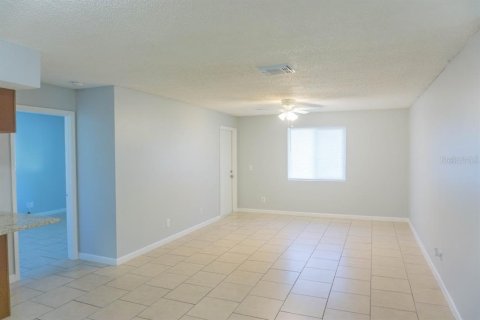Condo in Brandon, Florida, 2 bedrooms  № 1900609 - photo 5