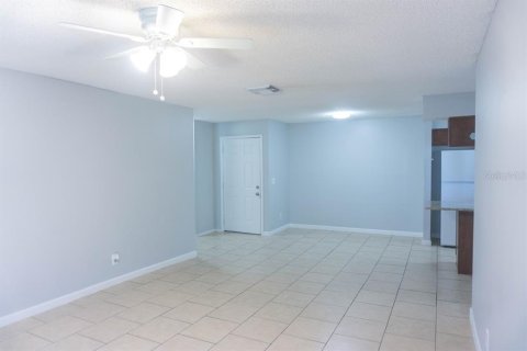 Condo in Brandon, Florida, 2 bedrooms  № 1900609 - photo 9