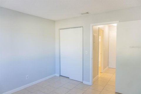 Condo in Brandon, Florida, 2 bedrooms  № 1900609 - photo 25