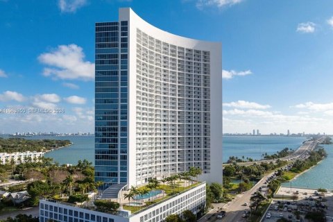 Condo in Miami, Florida, 2 bedrooms  № 2081063