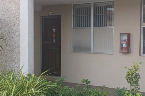 Condo in Lauderdale Lakes, Florida, 2 bedrooms  № 1175220 - photo 1