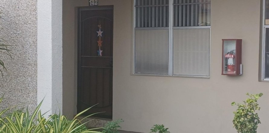 Condo in Lauderdale Lakes, Florida, 2 bedrooms  № 1175220