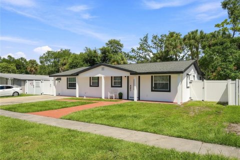Casa en Tampa, Florida 7 dormitorios, 179.77 m2 № 2375727
