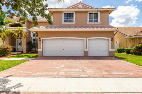 Casa en Pembroke Pines, Florida 4 dormitorios, 232.63 m2 № 2077409