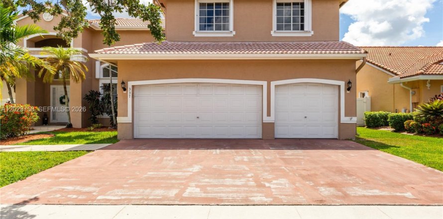 Casa en Pembroke Pines, Florida 4 dormitorios, 232.63 m2 № 2077409