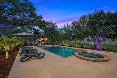 House in Largo, Florida 6 bedrooms, 232.81 sq.m. № 2104503 - photo 3