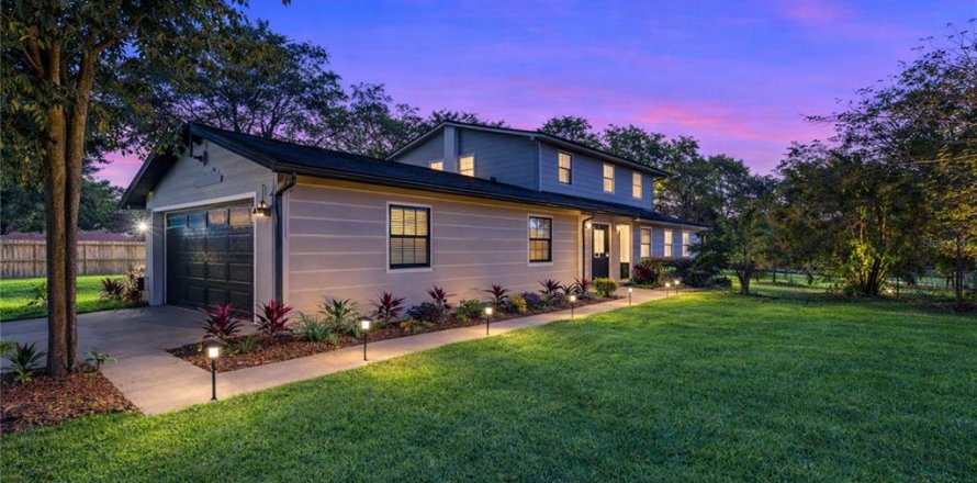 House in Largo, Florida 6 bedrooms, 232.81 sq.m. № 2104503