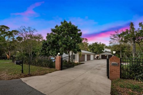 House in Largo, Florida 6 bedrooms, 232.81 sq.m. № 2104503 - photo 5