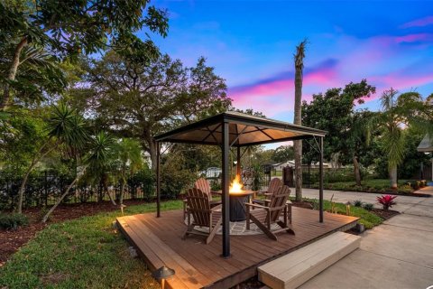 House in Largo, Florida 6 bedrooms, 232.81 sq.m. № 2104503 - photo 8