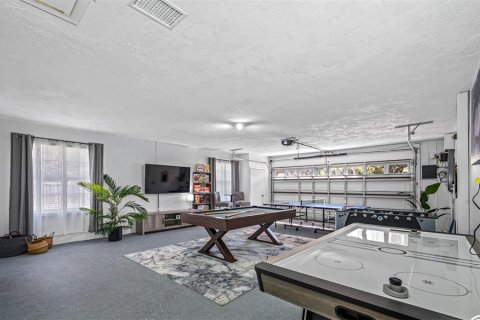 House in Largo, Florida 6 bedrooms, 232.81 sq.m. № 2104503 - photo 24