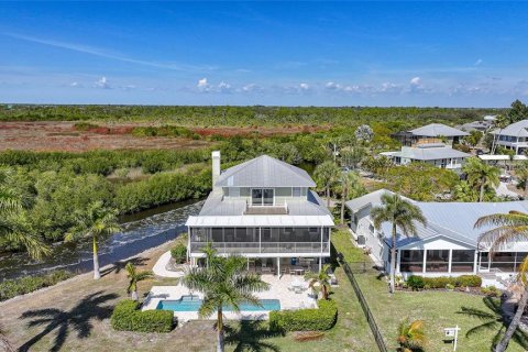 Villa ou maison à vendre à Punta Gorda, Floride: 3 chambres, 222.87 m2 № 2144891 - photo 5