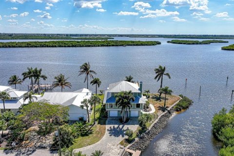 Villa ou maison à vendre à Punta Gorda, Floride: 3 chambres, 222.87 m2 № 2144891 - photo 6