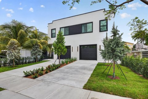 Touwnhouse à vendre à Fort Lauderdale, Floride: 4 chambres, 210.42 m2 № 2085150 - photo 2