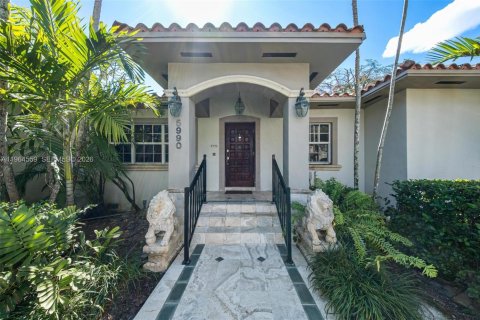 Villa ou maison à vendre à South Miami, Floride: 4 chambres, 362.69 m2 № 2026182 - photo 4
