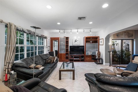 Villa ou maison à vendre à South Miami, Floride: 4 chambres, 362.69 m2 № 2026182 - photo 9