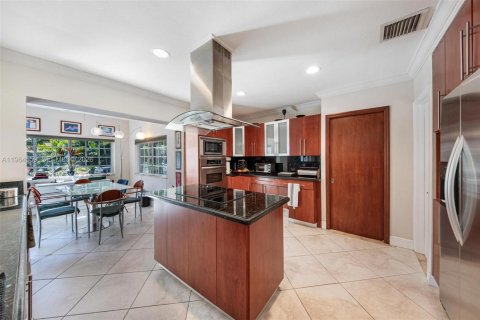 Villa ou maison à vendre à South Miami, Floride: 4 chambres, 362.69 m2 № 2026182 - photo 13