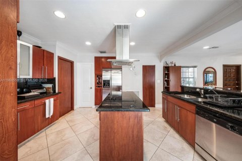 Villa ou maison à vendre à South Miami, Floride: 4 chambres, 362.69 m2 № 2026182 - photo 16