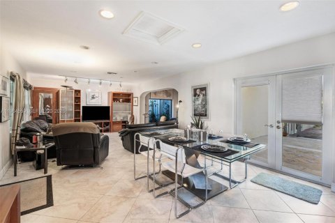Villa ou maison à vendre à South Miami, Floride: 4 chambres, 362.69 m2 № 2026182 - photo 8