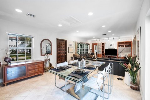 Villa ou maison à vendre à South Miami, Floride: 4 chambres, 362.69 m2 № 2026182 - photo 18