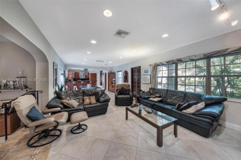 Villa ou maison à vendre à South Miami, Floride: 4 chambres, 362.69 m2 № 2026182 - photo 11