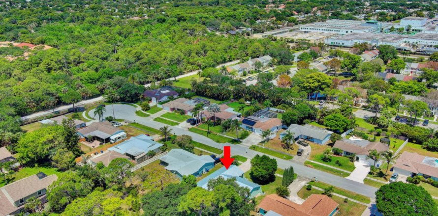 House in Jupiter, Florida 4 bedrooms, 142.88 sq.m. № 1132663