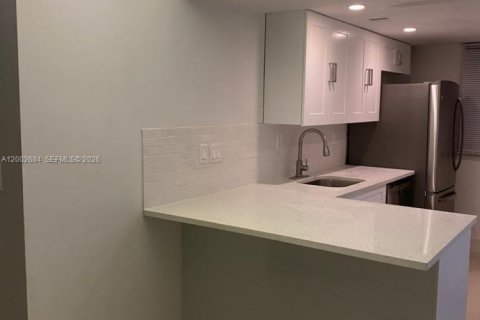 Condo in Coral Springs, Florida, 2 bedrooms  № 2066175 - photo 4