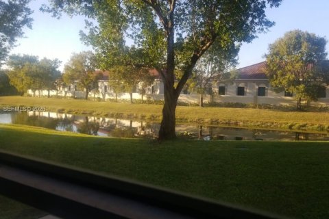 Condo in Coral Springs, Florida, 2 bedrooms  № 2066175 - photo 10