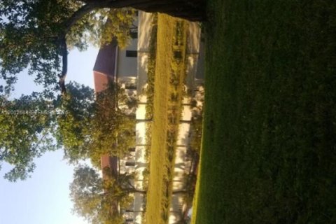 Condo in Coral Springs, Florida, 2 bedrooms  № 2066175 - photo 9