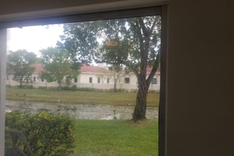 Condo in Coral Springs, Florida, 2 bedrooms  № 2066175 - photo 13