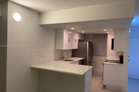 Condo in Coral Springs, Florida, 2 bedrooms  № 2066175 - photo 2