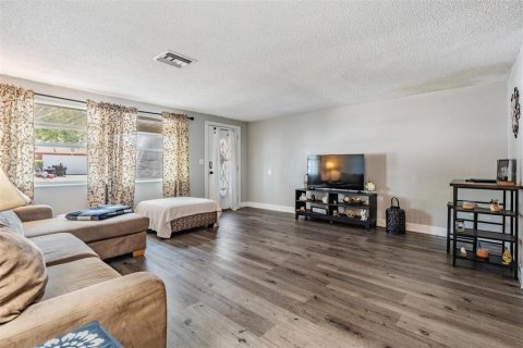 Casa en venta en New Port Richey, Florida, 3 dormitorios, 178.84 m2 № 1662091 - foto 3