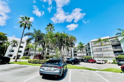 Condo in Plantation, Florida, 2 bedrooms  № 1949675 - photo 2