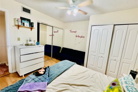 Condo in Plantation, Florida, 2 bedrooms  № 1949675 - photo 22