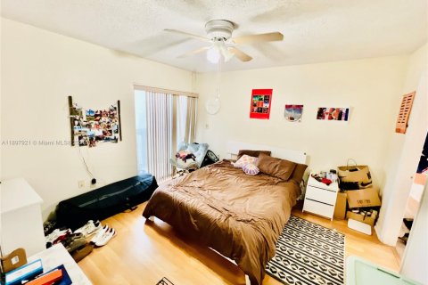 Condo in Plantation, Florida, 2 bedrooms  № 1949675 - photo 27