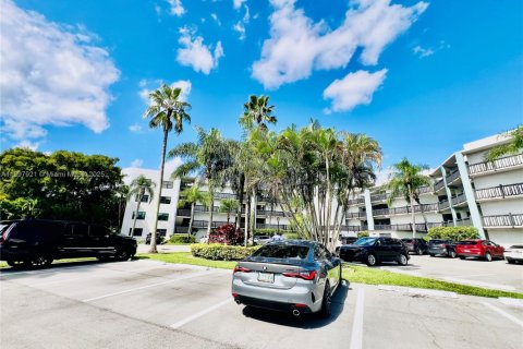 Condo in Plantation, Florida, 2 bedrooms  № 1949675 - photo 4