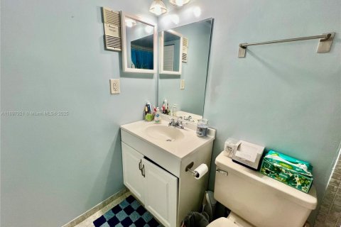 Condo in Plantation, Florida, 2 bedrooms  № 1949675 - photo 24